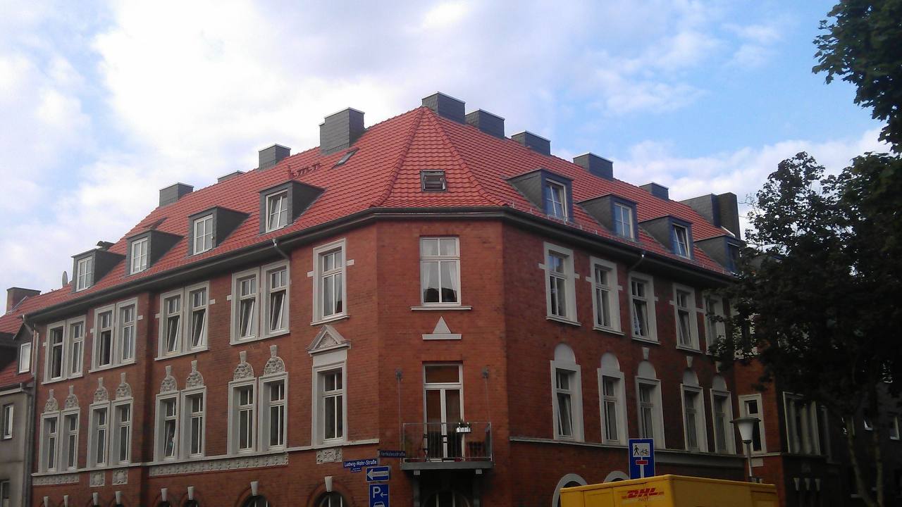 Barwich Dach — sanierte Altbau-Dachlandschaft mit roten Ziegeln und Gauben