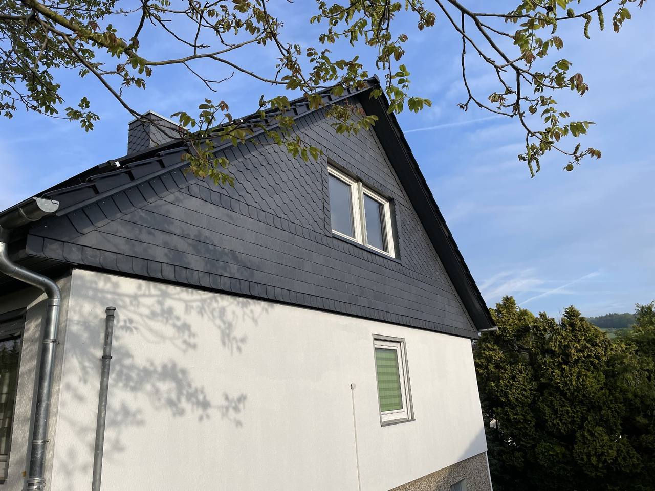 Giebel mit Schieferverkleidung